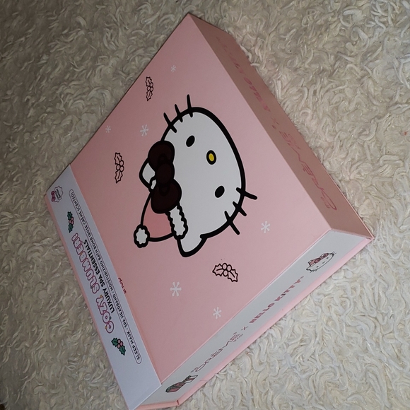 Hello Kitty The Creme Shop Cozy Slumber Spa Essentials Set Rose Creme Scented - Picture 4 of 7